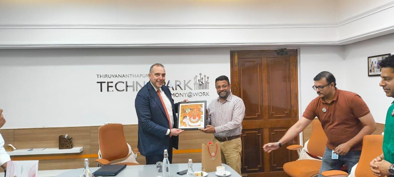 Col. Sanjeev Nair (Retd) presented a small gift to Mr. Walter Ferrara on Technopark’s behalf, as a token of gratitude