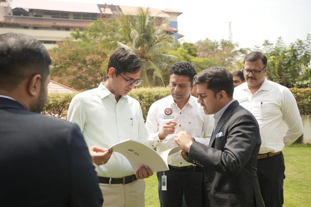 Shri Sandip Kumar, IAS, CEO, Technopark, and Shri Ajil Muhammed, CEO, HiLITE Group, exchange the MoU for the ‘Yoo Hub Trivandrum by HiLITE’ project at Technopark Phase III