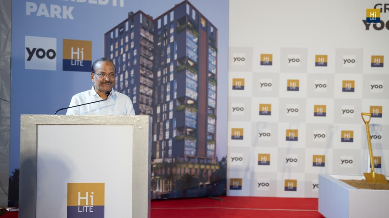 Hon'ble minister addressing the audience.